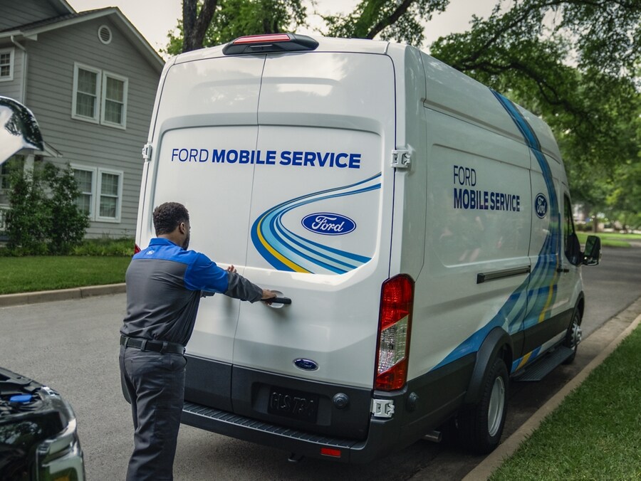 Experto Ford listo para ayudarte